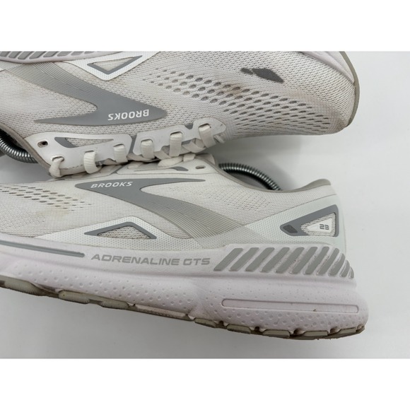 Athletic_Shoes